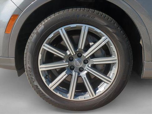 Used 2018 Audi Q7 3.0T Prestige w/ Prestige Package AWD/4WD image 12