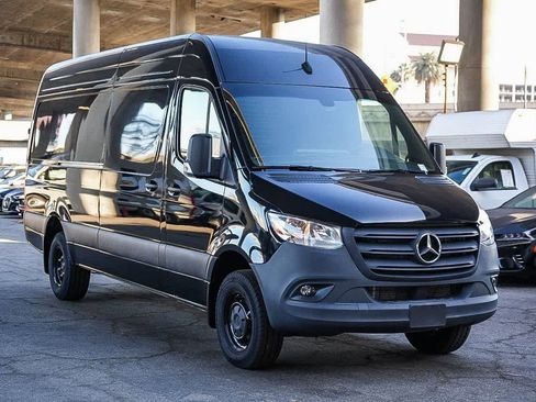 Used 2024 Mercedes-Benz Sprinter 3500 image 3