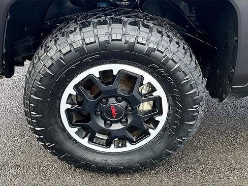 Used 2024 Toyota Tacoma TRD Off-Road image 9