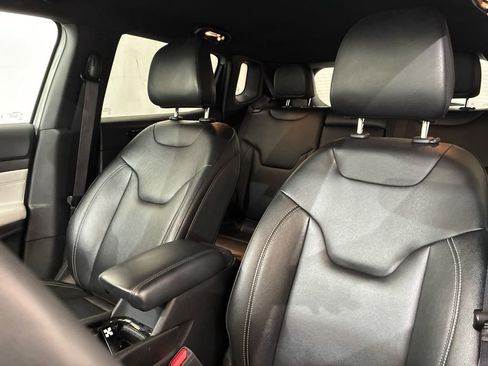 Used 2025 Jeep Compass Limited AWD/4WD image 13