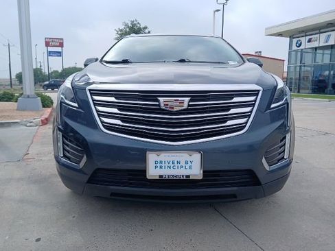 Used 2019 Cadillac XT5 Premium Luxury FWD image 2