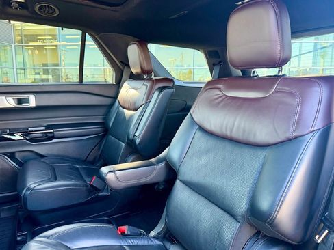 Used 2021 Ford Explorer Platinum w/ Equipment Group 601A AWD/4WD image 14