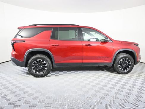 Used 2024 Chevrolet Traverse Z71 image 7