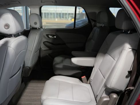 Used 2021 Chevrolet Traverse LT w/ LT Premium Package image 16