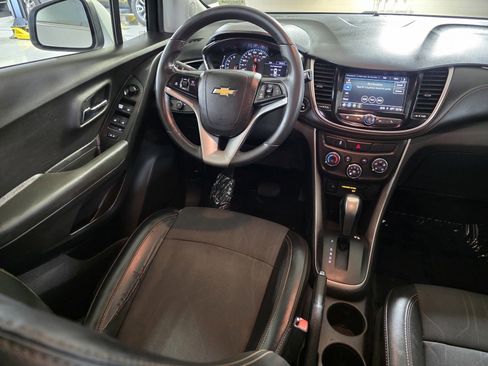 Used 2019 Chevrolet Trax LT w/ LT Convenience Package image 19