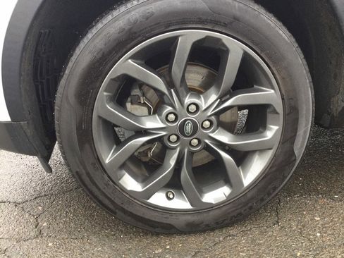 Used 2019 Land Rover Discovery Sport HSE image 40