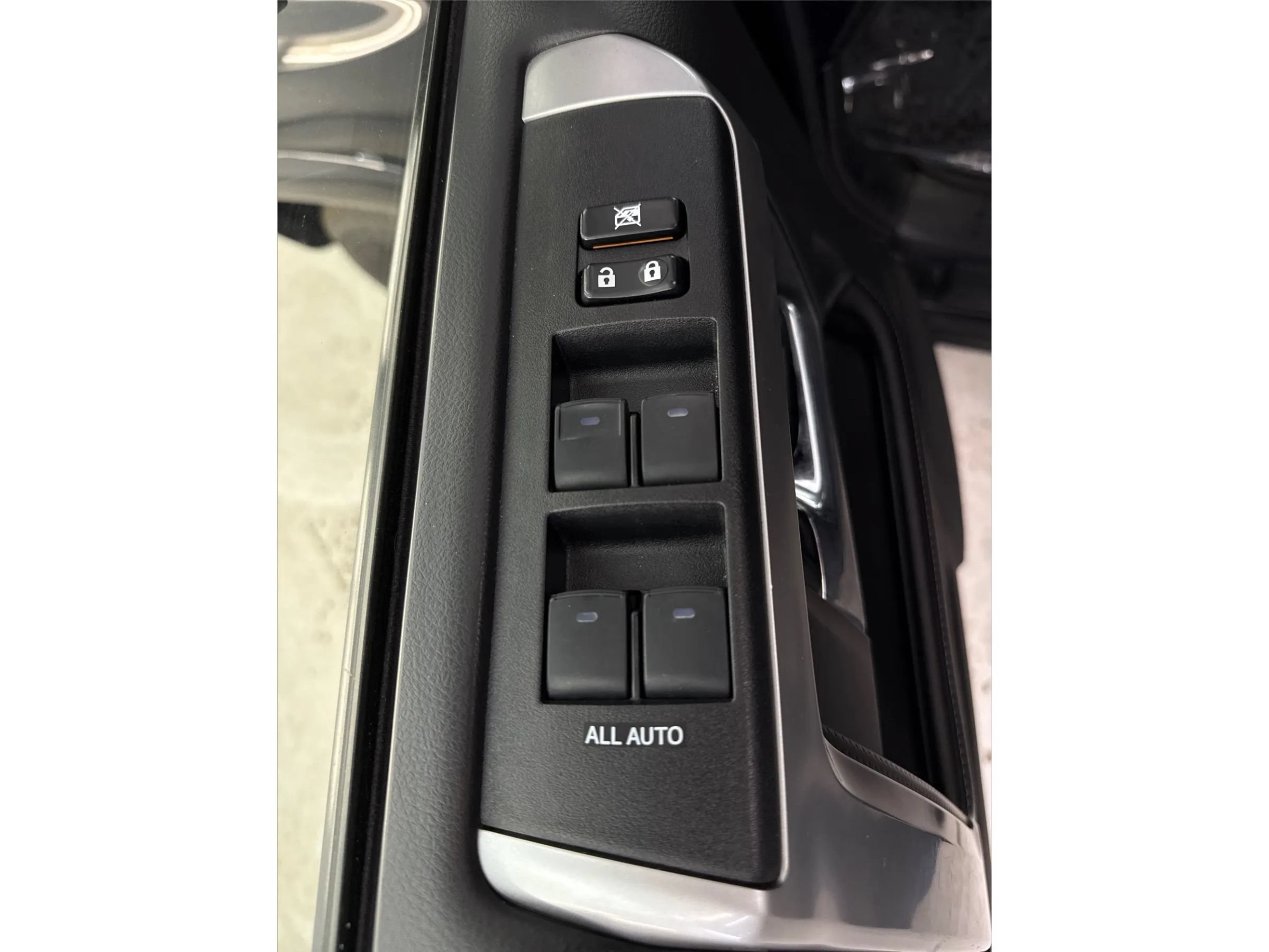 Used 2017 Toyota 4Runner SR5 AWD/4WD image 38