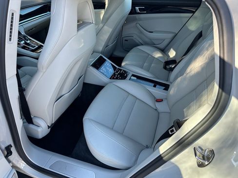 Used 2018 Porsche Panamera 4 image 31