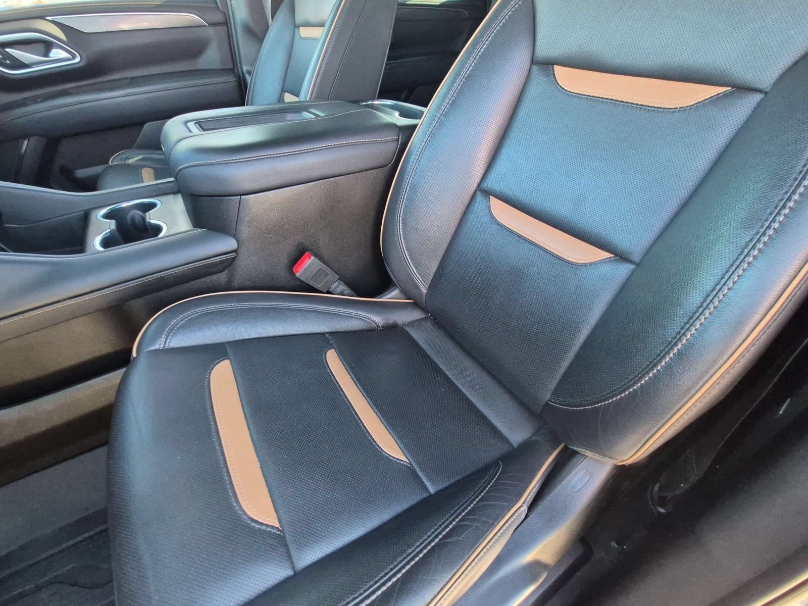 Used 2023 GMC Yukon AT4 w/ Technology Package AWD/4WD image 24