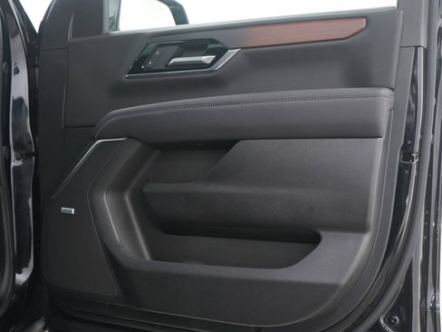 Used 2025 GMC Yukon Denali image 9