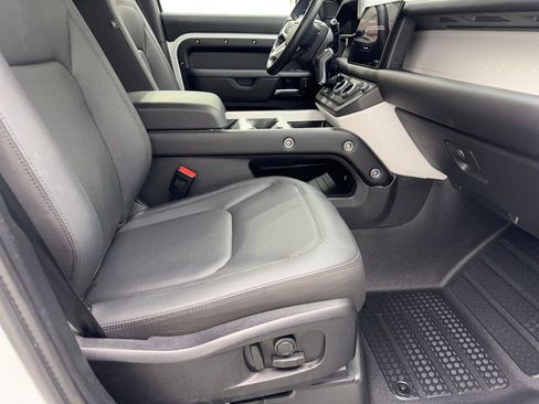 Used 2025 Land Rover Defender 110 S image 42
