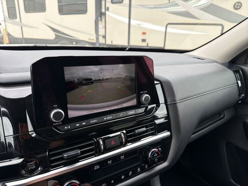 Used 2025 Nissan Pathfinder SV AWD/4WD image 21