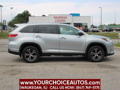 Used 2019 Toyota Highlander AWD V6 image 4