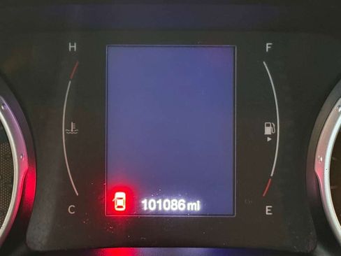 Used 2019 Jeep Compass Latitude FWD image 14