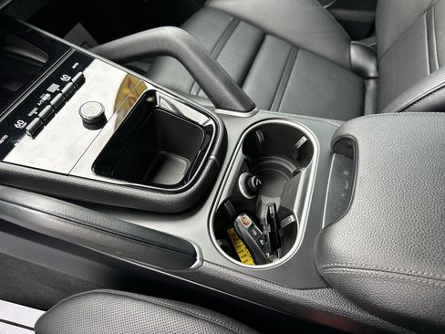 Certified 2024 Porsche Cayenne Coupe AWD/4WD image 28