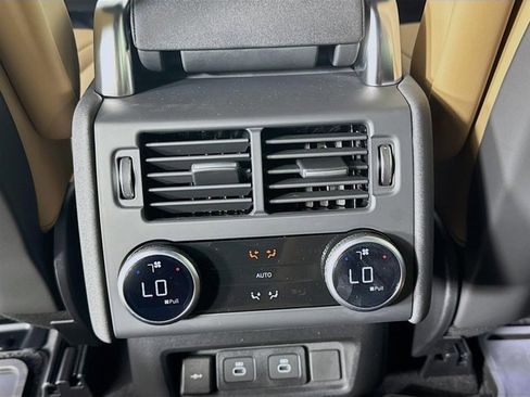 New 2025 Land Rover Discovery Dynamic SE image 27