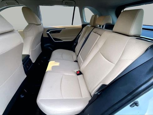 Used 2019 Toyota RAV4 LE w/ Carpet Mat Package AWD/4WD image 19