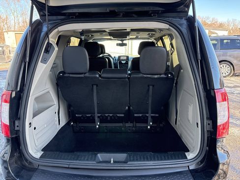 Used 2013 Chrysler Town & Country Touring-L w/ Entertainment Group #2 FWD image 30