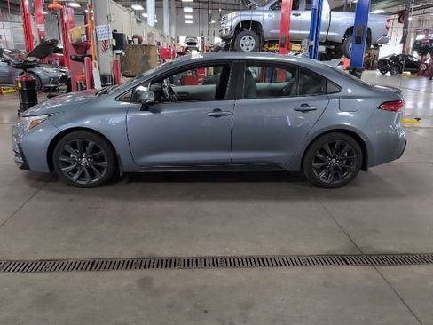 Used 2023 Toyota Corolla SE w/ Carpet Mat Package (TMS) FWD image 6