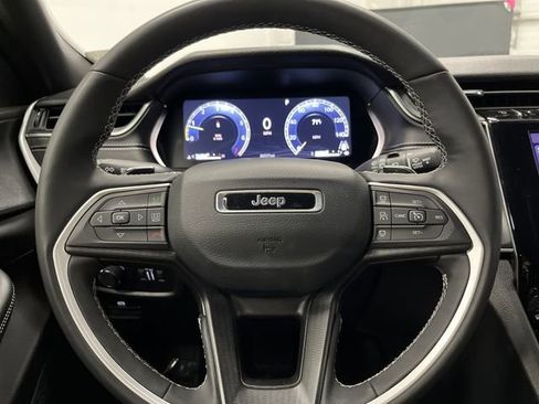 Used 2024 Jeep Grand Cherokee L Laredo image 16