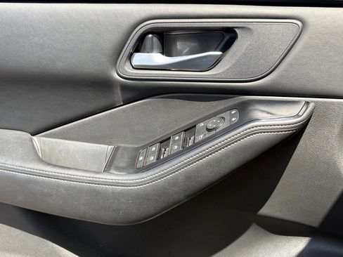 Used 2025 Nissan Rogue SV AWD/4WD image 19