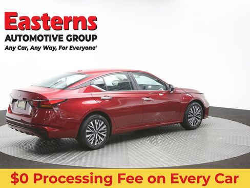 Used 2025 Nissan Altima 2.5 SV FWD image 41