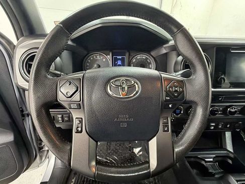 Certified 2018 Toyota Tacoma TRD Off-Road w/ TRD Premium Off Road Package AWD/4WD image 16
