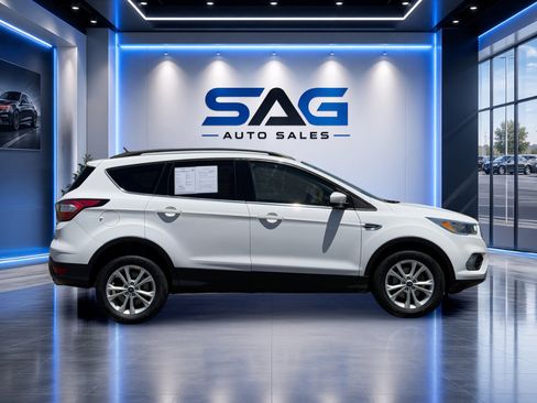 Used 2018 Ford Escape SE FWD image 3