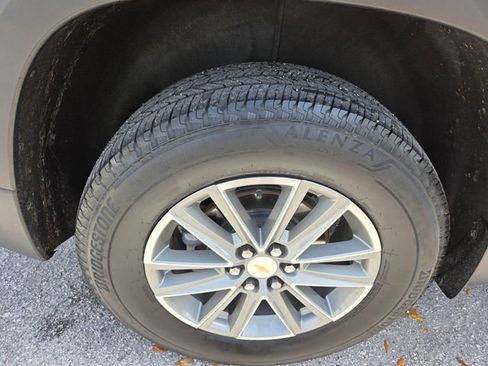 Used 2023 Chevrolet Traverse LT image 21