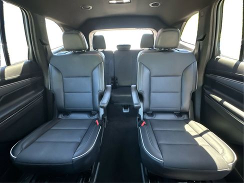 Used 2025 Buick Enclave Preferred AWD/4WD image 14