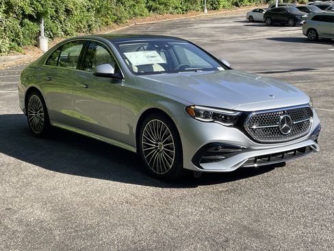 New 2026 Mercedes-Benz E 450 4MATIC Sedan image 4