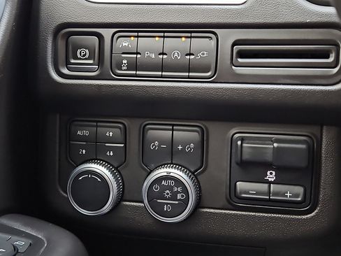 Used 2021 GMC Yukon SLT w/ SLT Luxury Plus Package image 25