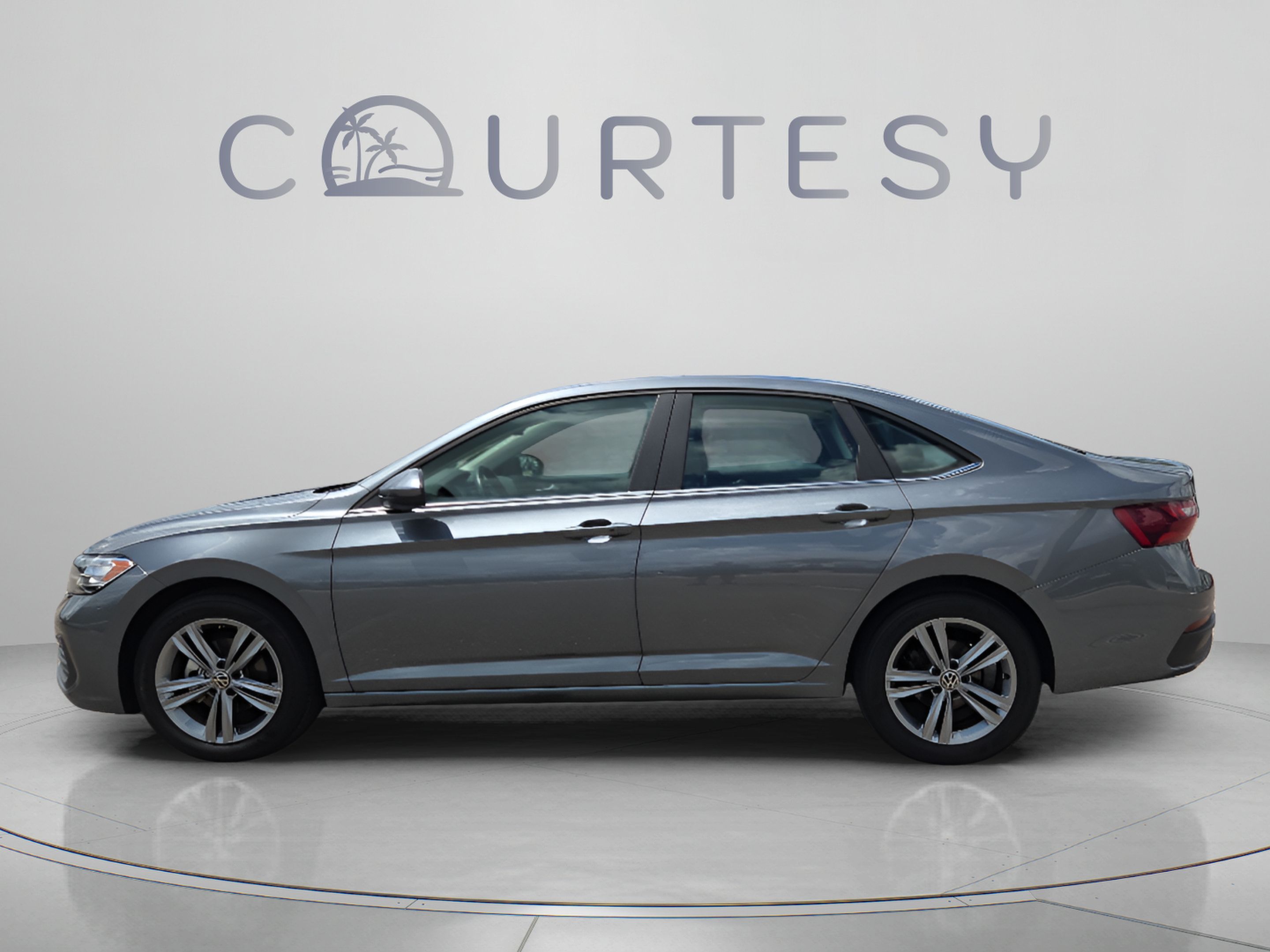 Used 2024 Volkswagen Jetta SE FWD image 2