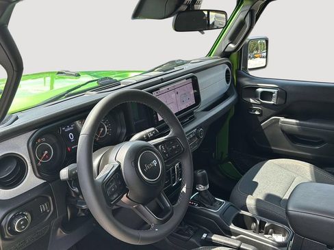 Used 2025 Jeep Gladiator Sport AWD/4WD image 2