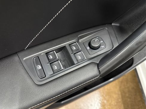 Used 2022 Volkswagen Tiguan SE image 35