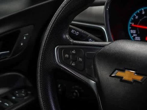 Used 2019 Chevrolet Equinox LS image 16