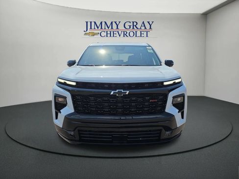 New 2027 Chevrolet Traverse RS w/ LPO, Floor Liner Package FWD image 8