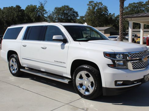 Used 2017 Chevrolet Suburban LT w/ LT Signature Package image 2