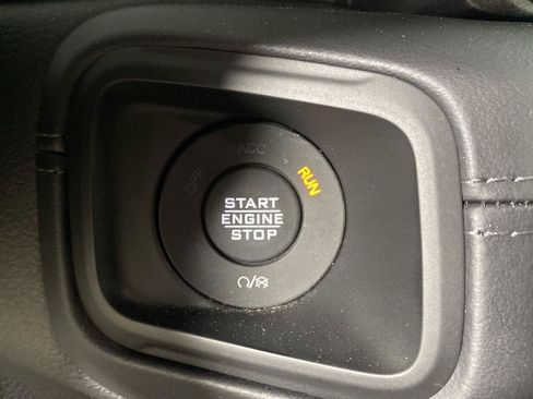 Used 2026 Jeep Wrangler Unlimited Sahara AWD/4WD image 17
