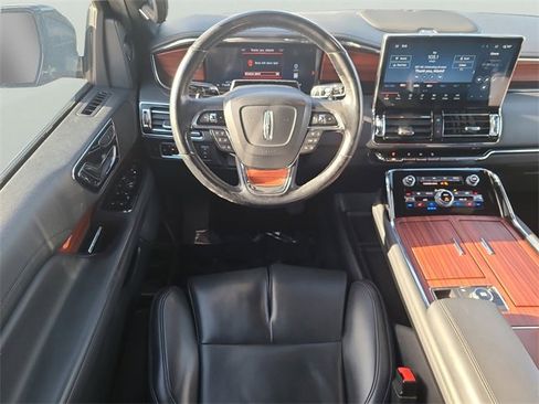 Used 2024 Lincoln Navigator Premiere image 19