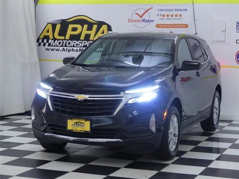 Used 2023 Chevrolet Equinox LT image 2