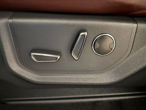 Used 2024 Ford Expedition Limited image 16