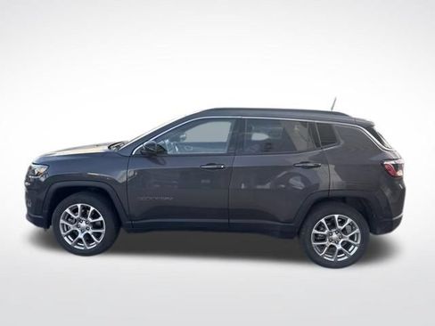 Used 2024 Jeep Compass Latitude AWD/4WD image 10