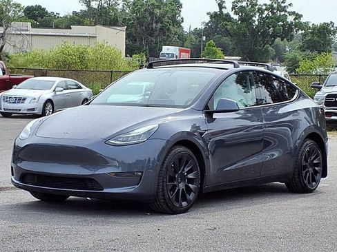 Used 2022 Tesla Model Y Long Range AWD/4WD image 3