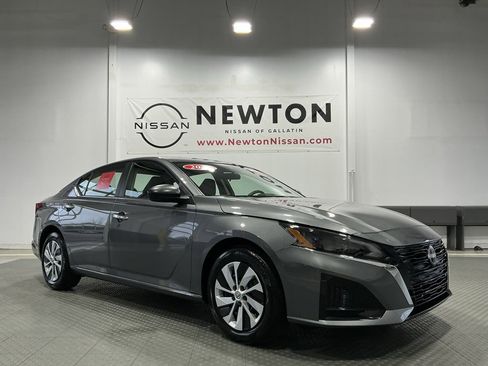 Used 2025 Nissan Altima 2.5 S image 36