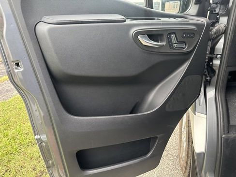 Used 2023 Mercedes-Benz Sprinter 2500 image 5