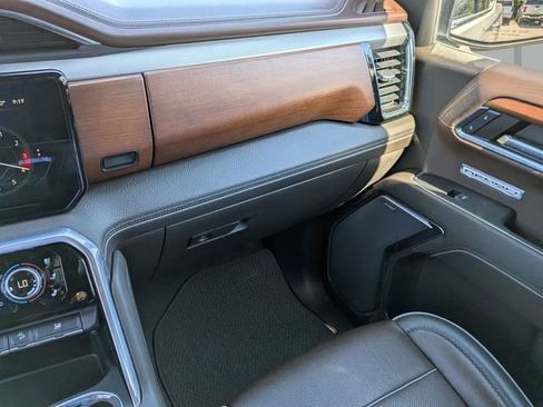 Used 2022 GMC Sierra 1500 Denali w/ Denali Reserve Package AWD/4WD image 17