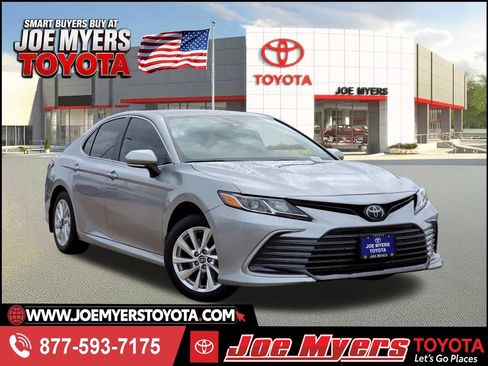 Used 2023 Toyota Camry LE w/ Convenience Package FWD image 1