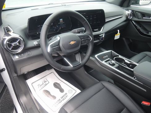 New 2026 Chevrolet Equinox LT w/ Convenience Package II image 4