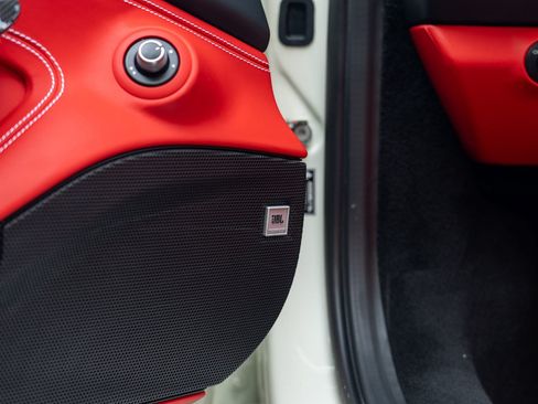 Used 2022 Ferrari F8 Tributo RWD image 34